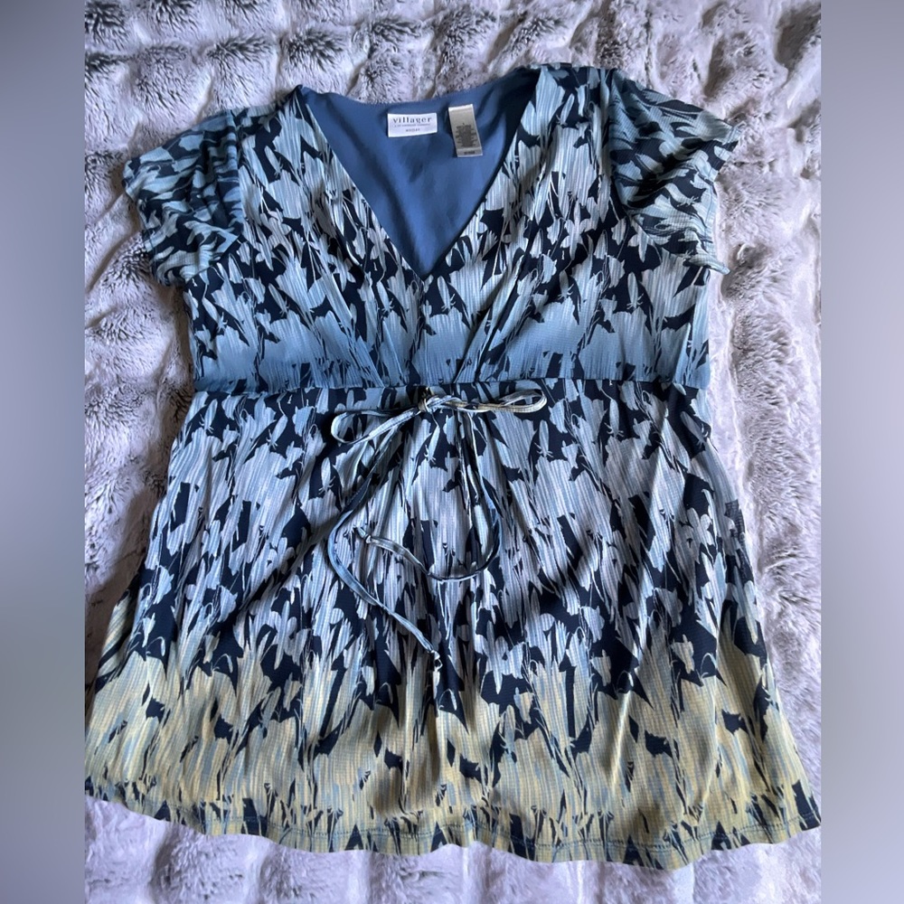 Villager by Liz Claiborne Flutter sleeve peplum top